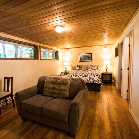 Skeena River House Bed & Breakfast Terrace Ngoại thất bức ảnh