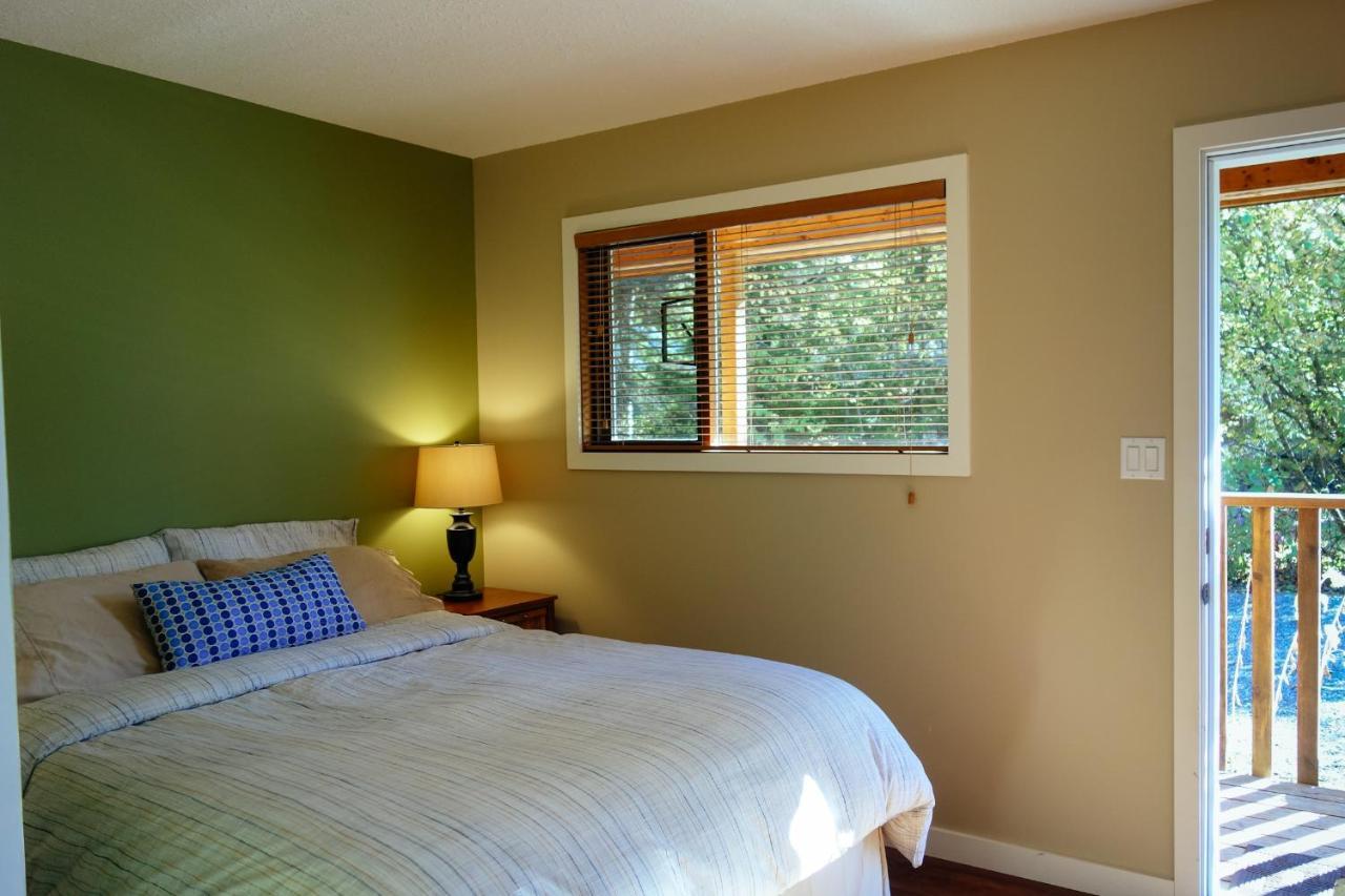 Skeena River House Bed & Breakfast Terrace Ngoại thất bức ảnh